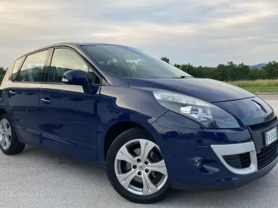 Usata Renault Scénic III 140 CV (102 kW) 2010 Blu/azzurro Monovolume