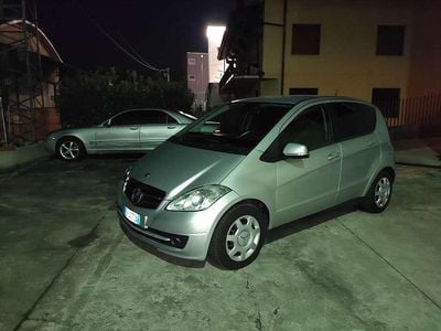 Usata Mercedes A180 109 CV (80 kW) 2012 Argento Berlina