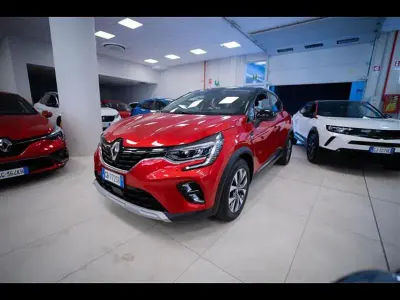 Usata Renault Captur Intens 130 CV (95 kW) 2020 Grigio chiaro SUV