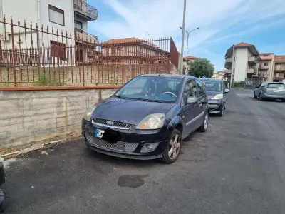 Usata Ford Fiesta Zetec 68 CV (50 kW) 2006 Utilitaria