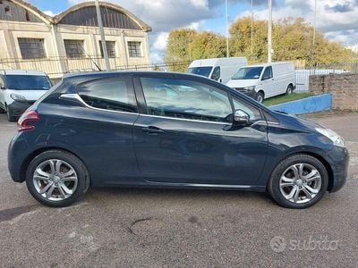 Usata Peugeot 208 92 CV (67 kW) 2015 Grigio Utilitaria