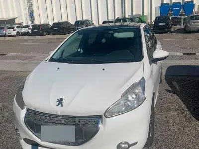 Usata Peugeot 208 Allure 68 CV (50 kW) 2012 Bianco Utilitaria