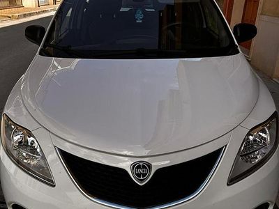Usata Lancia Ypsilon 2016 Bianco Utilitaria