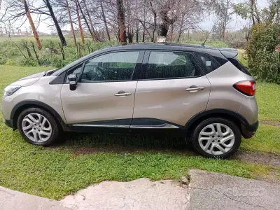 Usata Renault Captur 110 CV (80 kW) 2015 Grigio SUV