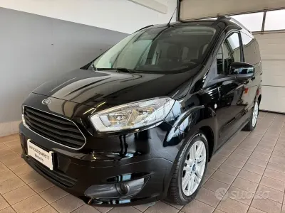 Usata Ford Tourneo Connect Titanium 101 CV (74 kW) 2016 Nero Monovolume