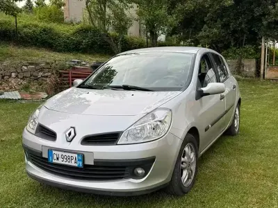 Usata Renault Clio II 85 CV (62 kW) 2005 Grigio Berlina