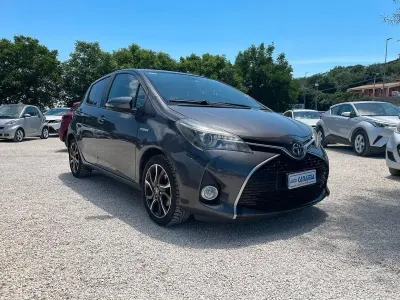 Usata Toyota Yaris Hybrid 73 CV (53 kW) 2016 Grigio Berlina