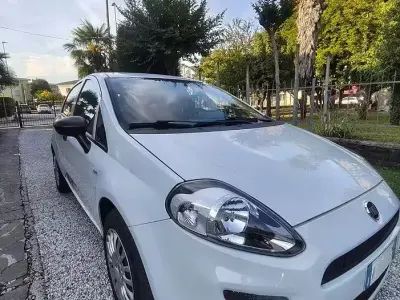 Usata Fiat Punto 69 CV (50 kW) 2018 Bianco Utilitaria