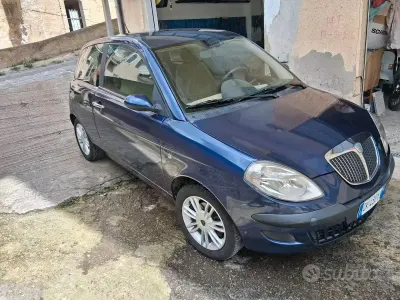 Usata Lancia Ypsilon 69 CV (50 kW) 2004 Bluazzurro Utilitaria