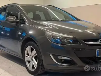 Usata Opel Astra Cosmo 120 CV (88 kW) 2013 Grigio Station wagon