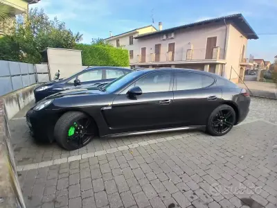 Usata Porsche Panamera 250 CV (183 kW) 2012 Nero Utilitaria
