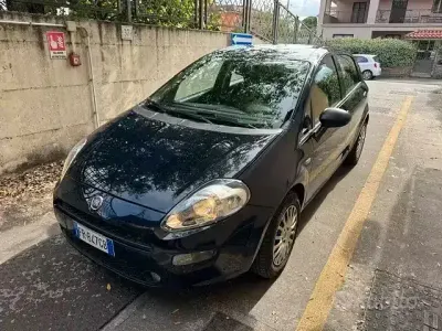 Usado Fiat Punto Street 95 CV (69 kW) 2018 Azul Utilitario