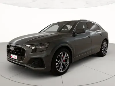 Usata Audi Q8 Sport 231 CV (169 kW) 2022 Grigio daytona perlato SUV