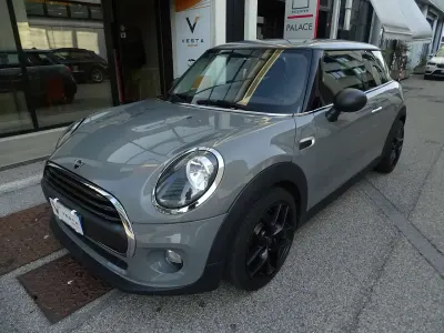 Usata Mini ONE 75 CV (55 kW) 2019 Grigio Utilitaria
