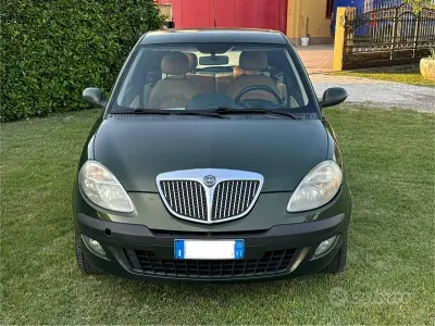 Usata Lancia Ypsilon 69 CV (50 kW) 2003 Verde Utilitaria