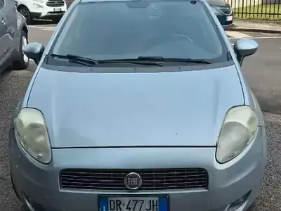 Usata Fiat Grande Punto 65 CV (47 kW) 2008 Viola Utilitaria
