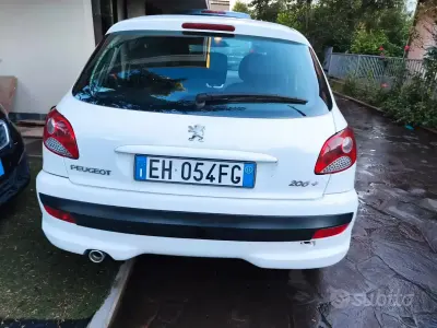 Usata Peugeot 206 68 CV (50 kW) 2011 Bianco Berlina