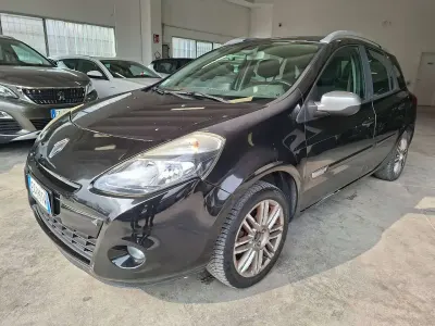 Usata Renault Clio 101 CV (74 kW) 2011 Nero Station wagon