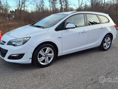 Usata Opel Astra Cosmo 110 CV (80 kW) 2014 Bianco Station wagon