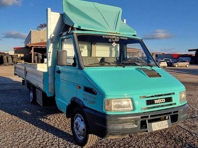 Usata Iveco Daily 103 CV (75 kW) 1999 Verde Furgone