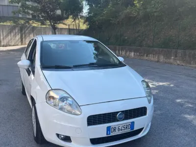 Usata Fiat Grande Punto Active 75 CV (55 kW) 2008 Bianco Utilitaria
