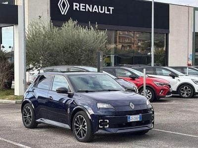 Blu/azzurro Usata 2024 Renault 5 E-Tech Iconic Berlina | 28.800 € (Ottimo prezzo)