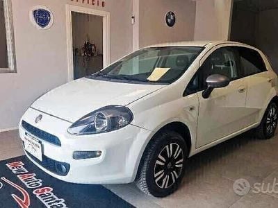 Usata Fiat Punto Young 77 CV (56 kW) 2014 Bianco Utilitaria