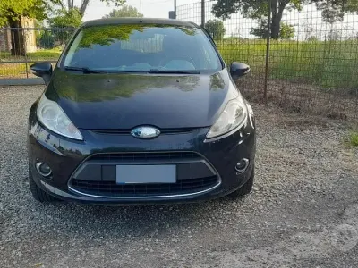 Usata Ford Fiesta 82 CV (60 kW) 2010 Nero Berlina