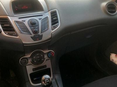 Usado Ford Fiesta 82 HP (60 kW) 2009 Cinzento Citadino