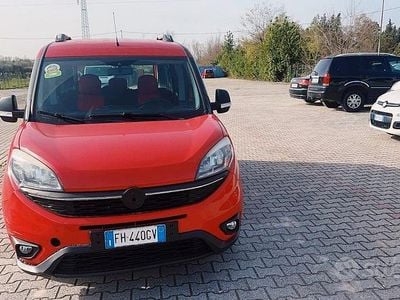 Usata Fiat Doblò Lounge 120 CV (88 kW) 2017 Rosso Monovolume