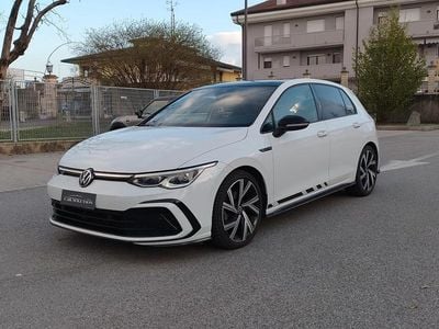 Begagnad VW Golf VIII R-line 149 HK (109 kW) 2021 Vit Sedan