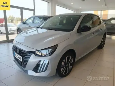 Usata Peugeot 208 Allure 100 CV (73 kW) 2025 Grigio Utilitaria