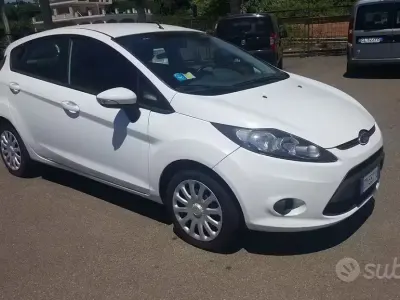 Usata Ford Fiesta 92 CV (67 kW) 2009 Bianco Berlina