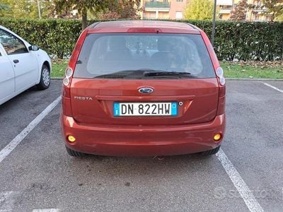 Usata Ford Fiesta 75 CV (55 kW) 2008 Rosso Utilitaria