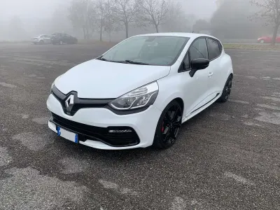 Usata Renault Clio IV Trophy 220 CV (161 kW) 2016 Berlina
