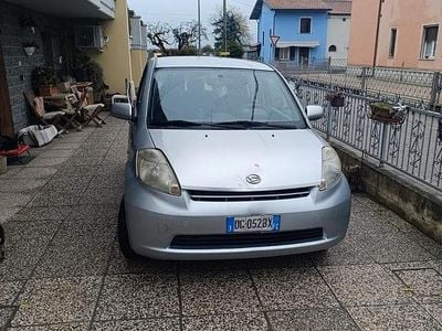 Usata Daihatsu Sirion 87 CV (63 kW) 2007 Grigio Utilitaria