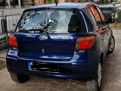Usata Toyota Yaris Sol 65 CV (47 kW) 2004 Blu/azzurro Utilitaria