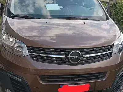 Usata Opel Vivaro-e Combi 2021 Marrone Monovolume