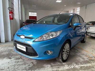 Usata Ford Fiesta Titanium 96 CV (70 kW) 2010 Blu Utilitaria