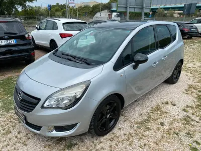 Usata Opel Meriva Design Edition 121 CV (88 kW) 2015 Grigio chiaro Monovolume