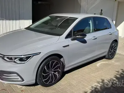 Usata VW Golf VIII Style 116 CV (85 kW) 2023 Grigio Berlina