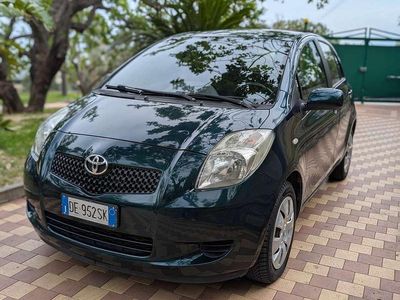 Usata Toyota Yaris Sol 69 CV (50 kW) 2007 Verde Utilitaria