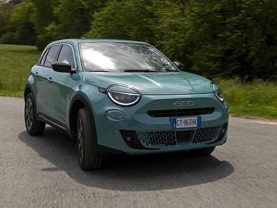 Nuova Fiat 600 Icon 101 CV (74 kW) 2025 Bianco gelato SUV