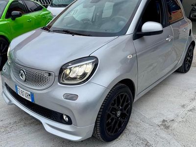 Begagnad Smart ForFour Brabus 71 HK (52 kW) 2019 Silver Halvkombi