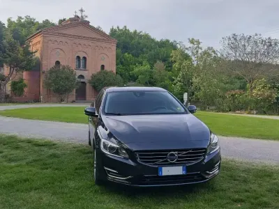 Usata Volvo V60 215 CV (158 kW) 2015 Grigio Station wagon