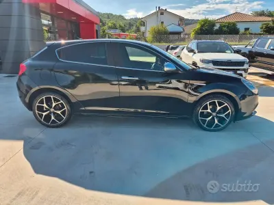 Usata Alfa Romeo Giulietta Super 120 CV (88 kW) 2019 Nero Utilitaria