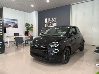 Nuova Fiat 500 La Prima 65 CV (47 kW) 2026 Nero onyx pastello Berlina