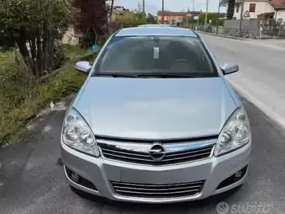 Usata Opel Astra 101 CV (74 kW) 2009 Grigio Berlina