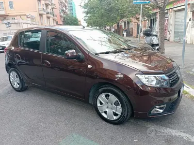 Gebraucht Dacia Sandero Lauréate 75 PS (55 kW) 2017 Rot Limousine