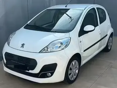 Usata Peugeot 107 68 CV (50 kW) 2013 Bianco Utilitaria
